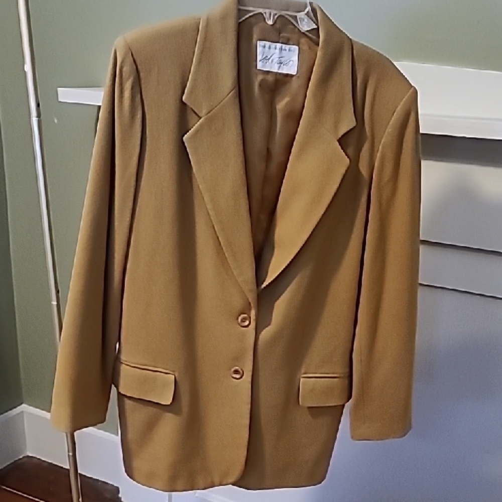 Tan Blazer with Notched Lapels and Structured Fit